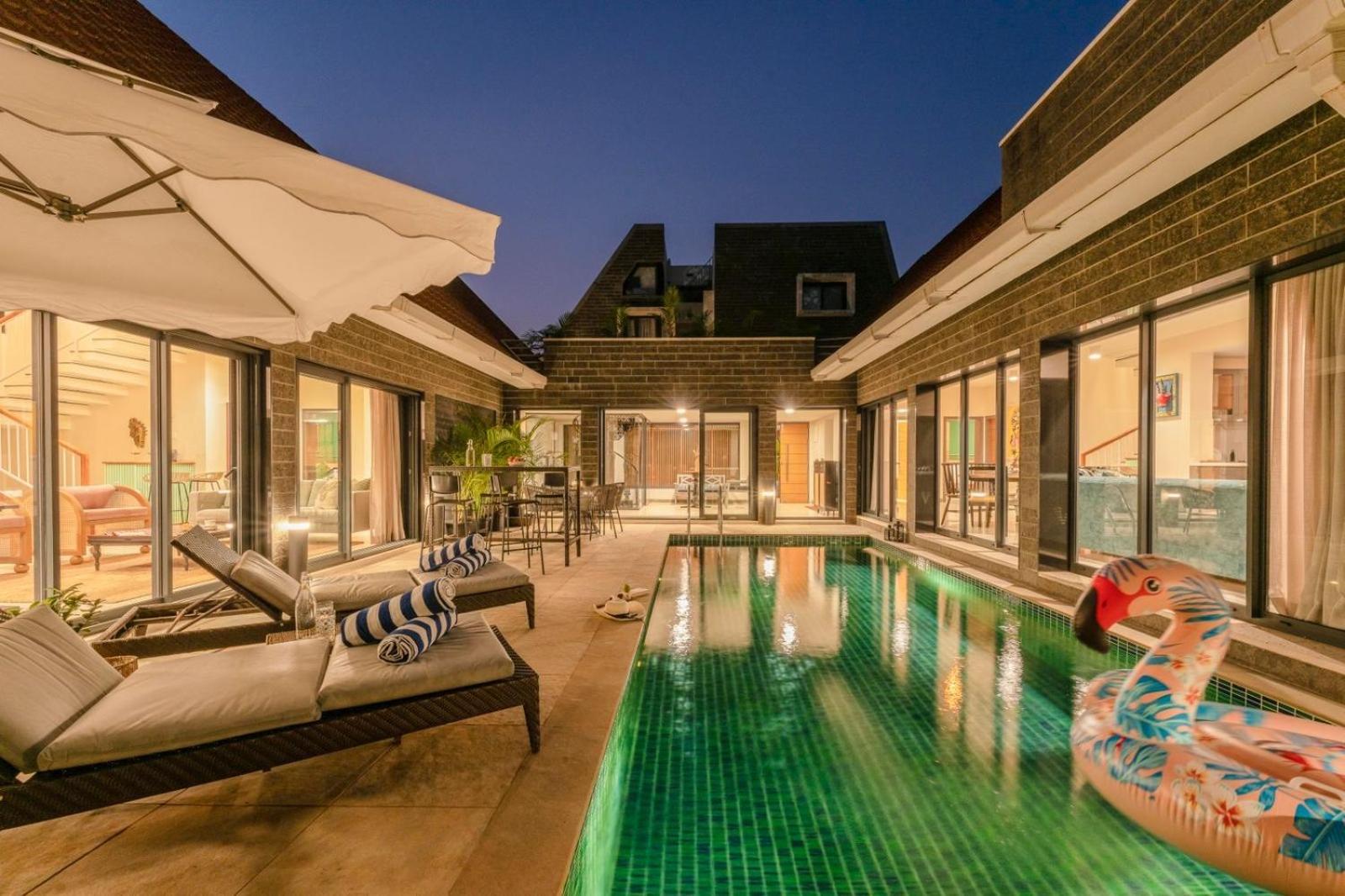 City Chic Luxury With Private Pool Available As 3bhk And 6bhk *